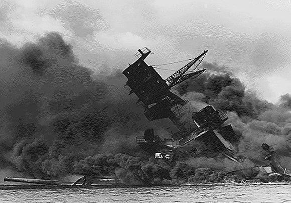  USS Arizona sinks 