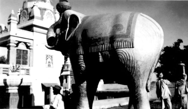  Philip Johnson - Images of India 